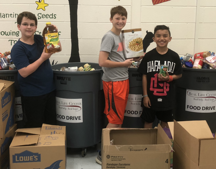 Braelinn Elementary School Helps Stock Food Pantry!
